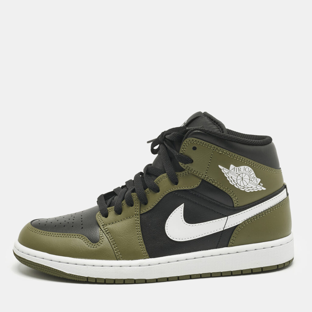 Air Jordans Dark Green/Black Leather Air Jordan 1 High Top Sneakers Size 42.5 Air Jordans Dark Green/Black Leather Air Jordan 1 High Top Sneakers Size 42.5
