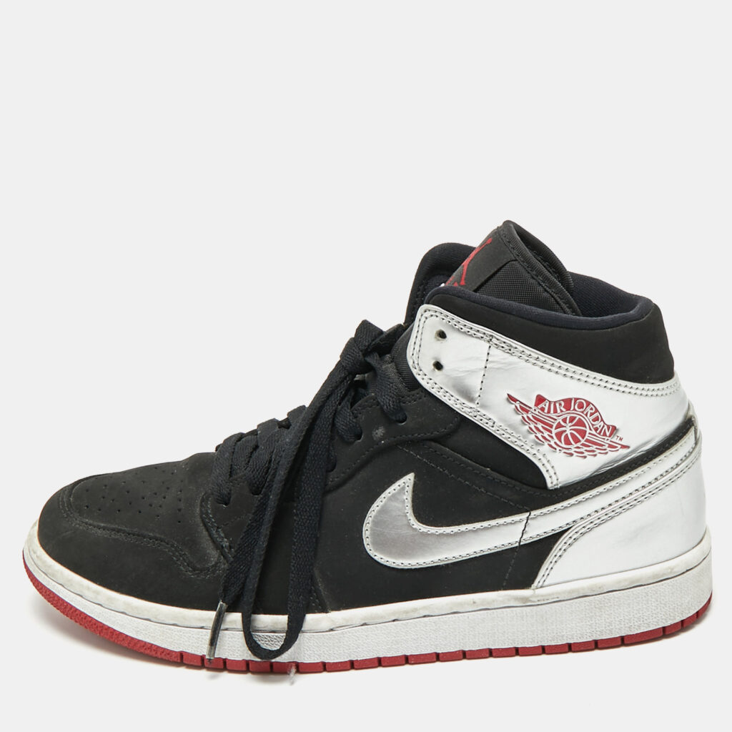 Jordan Silver/Black Leather and Nubuck 1 Retro High OG Sneakers Size 40 Jordan Silver/Black Leather and Nubuck 1 Retro High OG Sneakers Size 40