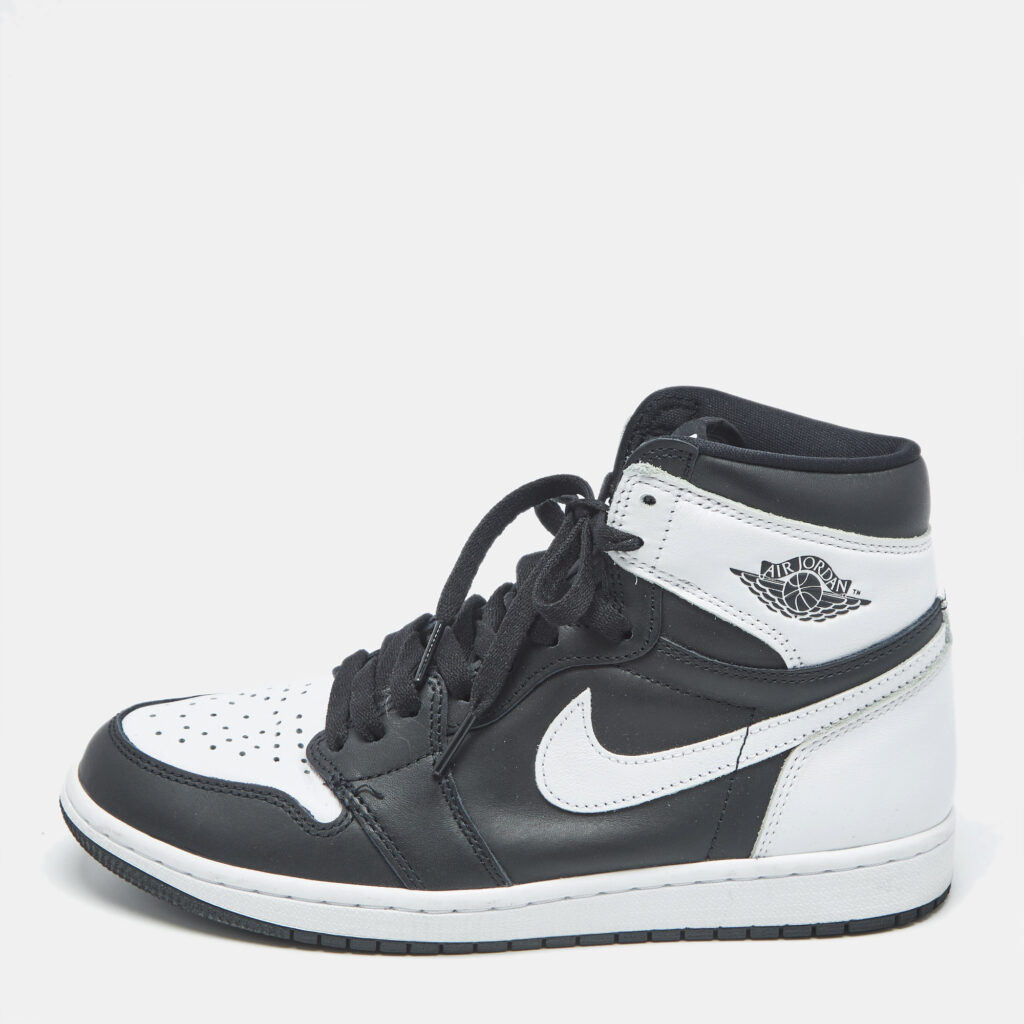 Air Jordans Black Leather Jordan 1 Retro High OG Black White Sneakers Size 41 Air Jordans Black Leather Jordan 1 Retro High OG Black White Sneakers Size 41