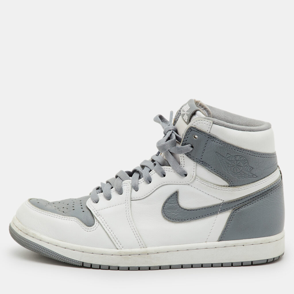 Air Jordans White/Grey Leather Jordan 1 Retro High OG Stealth Sneakers Size 44.5 Air Jordans White/Grey Leather Jordan 1 Retro High OG Stealth Sneakers Size 44.5