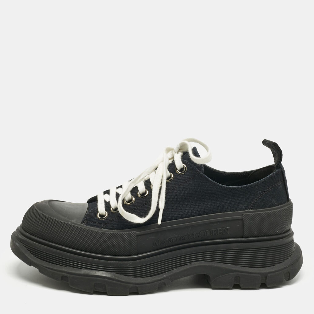 Alexander McQueen Black Canvas And Rubber Tread Slick Low Top Sneakers Size 40 Alexander McQueen Black Canvas And Rubber Tread Slick Low Top Sneakers Size 40