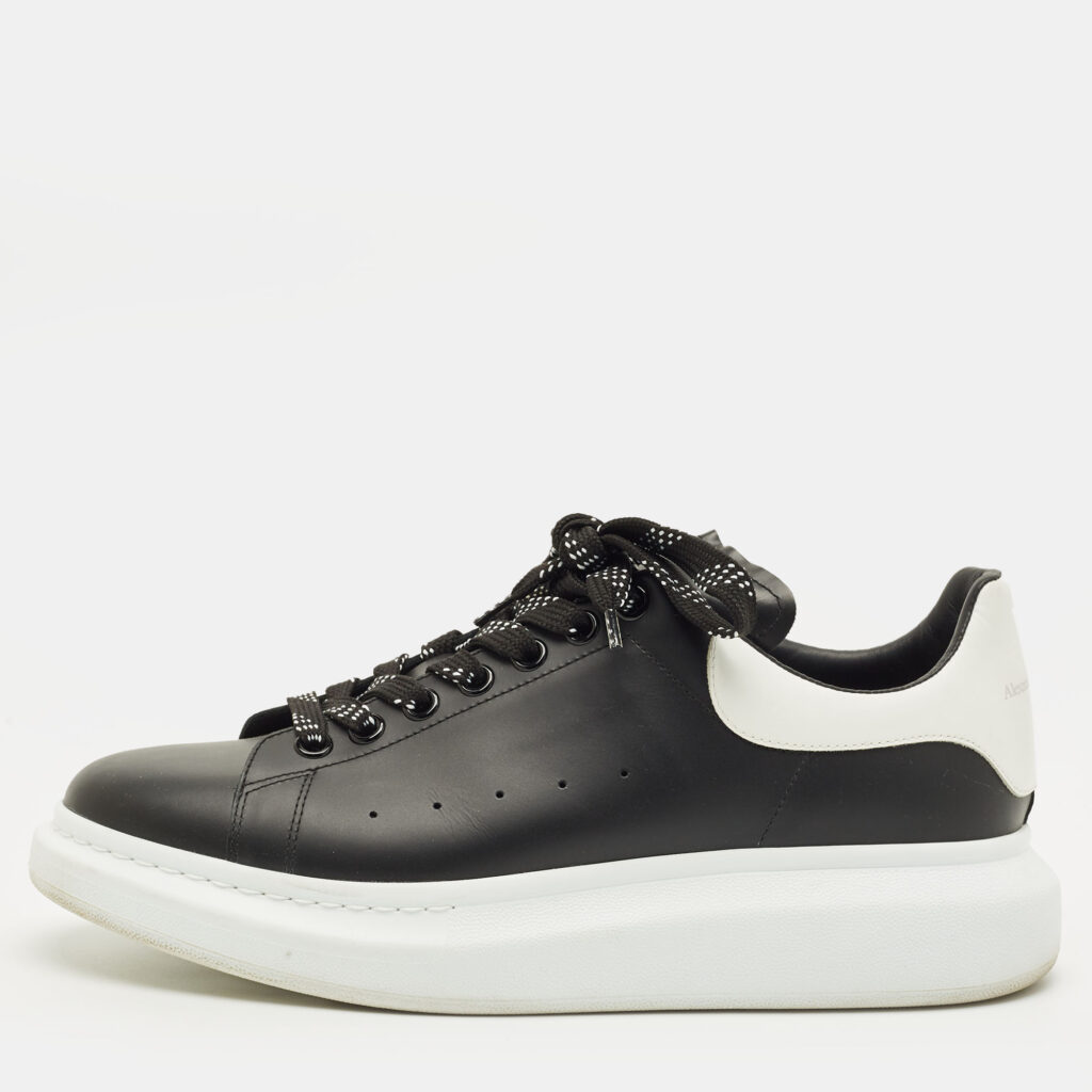Alexander McQueen Oversized Size 44 Black/White Leather Lace Up Sneakers Alexander McQueen Oversized Size 44 Black/White Leather Lace Up Sneakers