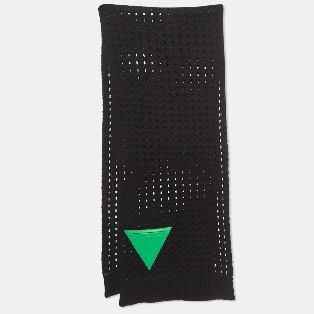 Bottega Veneta Black Cable Knit Wool Triangle Patch Scarf Bottega Veneta Black Cable Knit Wool Triangle Patch Scarf