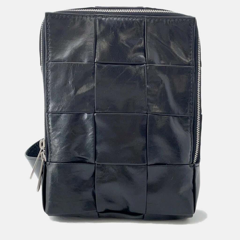 Bottega Veneta Maxi Intrecciato Cassette Sling Bag Black Leather Size Mini Bottega Veneta Maxi Intrecciato Cassette Sling Bag Black Leather Size Mini