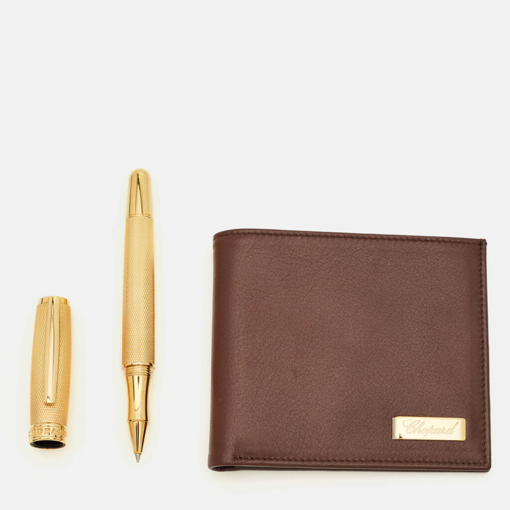 Chopard Brown Leather Logo Bifold Wallet and Rollerball Pen Set Chopard Brown Leather Logo Bifold Wallet and Rollerball Pen Set