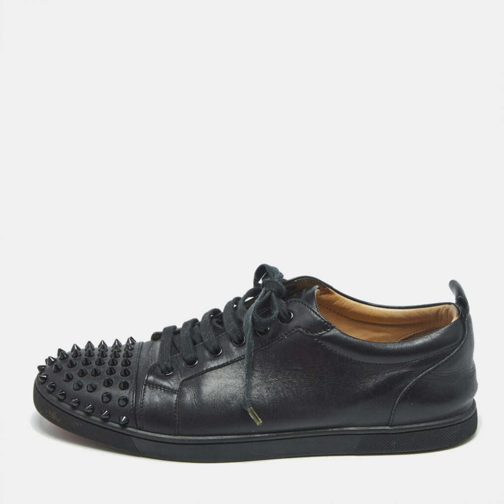 Christian Louboutin Black Leather Louis Junior Spikes Low-Top Sneakers Size 41.5 Christian Louboutin Black Leather Louis Junior Spikes Low-Top Sneakers Size 41.5
