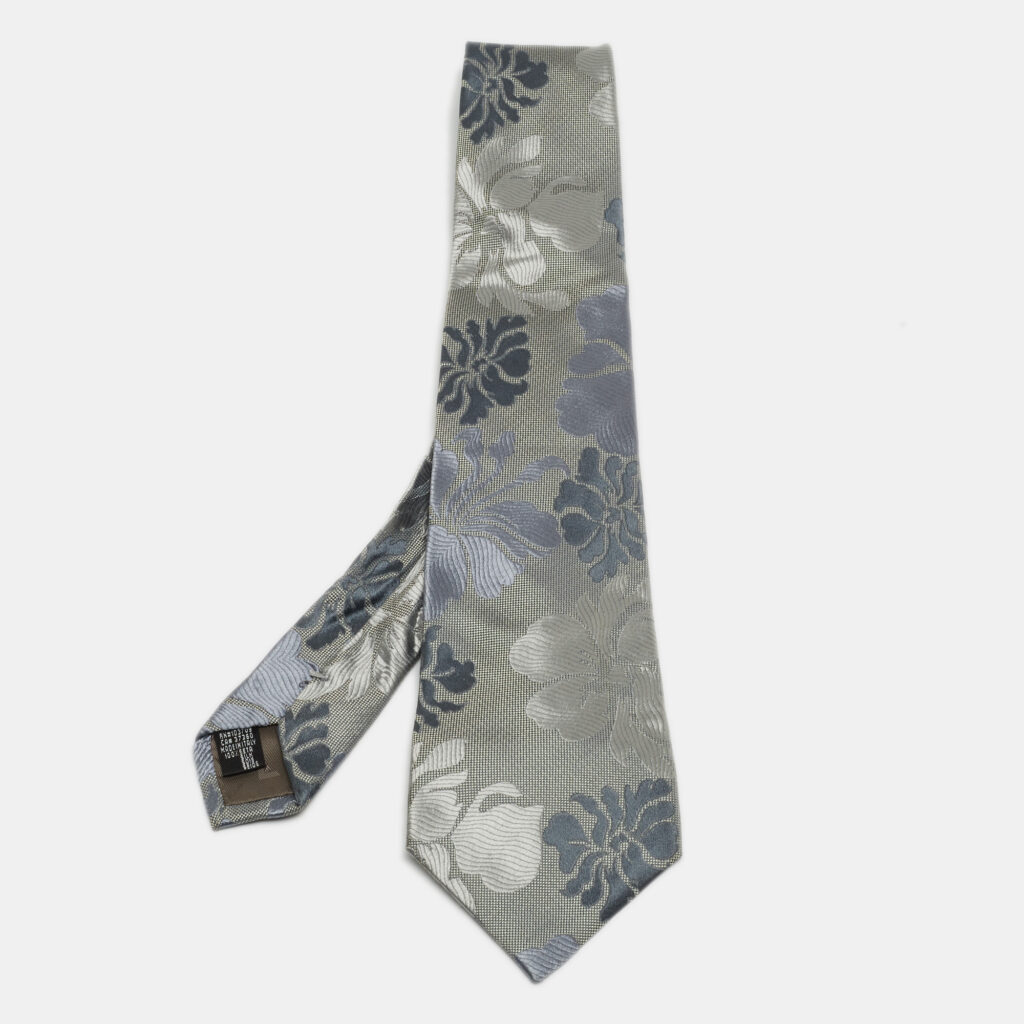 Emporio Armani Grey Floral Patterned Silk Traditional Tie Emporio Armani Grey Floral Patterned Silk Traditional Tie