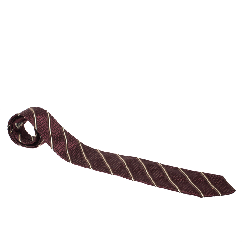 Ermenegildo Zegna Vintage Burgundy Chevron Patterned Jacquard Silk Tie Ermenegildo Zegna Vintage Burgundy Chevron Patterned Jacquard Silk Tie