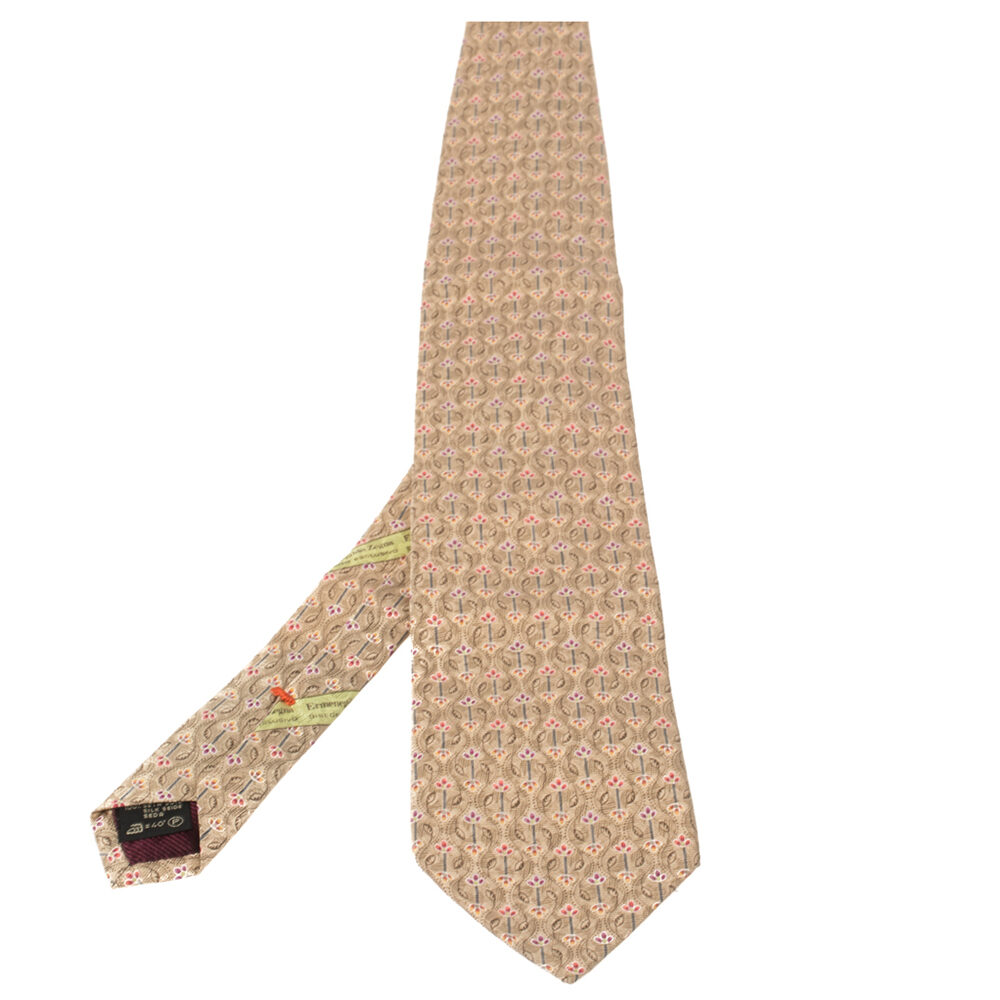 Ermenegildo Zegna Disegno Esclusivo Cream Floral Patterned Silk Traditional Tie Ermenegildo Zegna Disegno Esclusivo Cream Floral Patterned Silk Traditional Tie