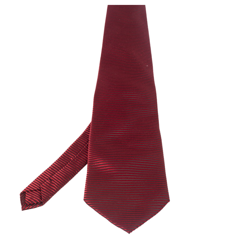 Giorgio Armani Vintage Red Striped Jacquard Silk Traditional Tie Giorgio Armani Vintage Red Striped Jacquard Silk Traditional Tie