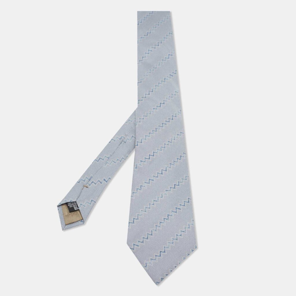 Giorgio Armani Blue Zig Zag Pattern Jacquard Silk Tie Giorgio Armani Blue Zig Zag Pattern Jacquard Silk Tie