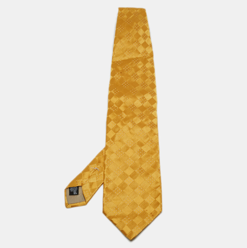 Giorgio Armani Yellow Patterned Silk Traditional Tie Giorgio Armani Yellow Patterned Silk Traditional Tie
