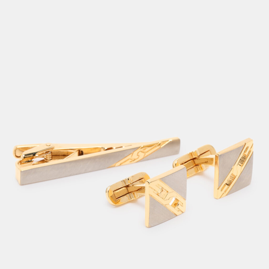 luxury-men-givenchy-used-accessories-p1237223-002-1.jpg Givenchy Two Tone Hardware Chain Detail Tie Clip Bar and Cufflinks