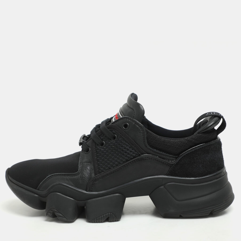luxury-men-givenchy-used-shoes-p1174537-005-1.jpg Givenchy Black Leather and Mesh Jaw Low Top Sneakers Size 44