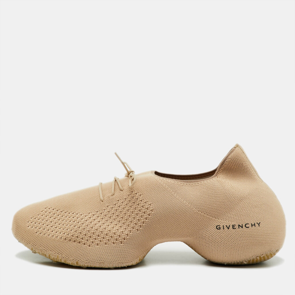 luxury-men-givenchy-used-shoes-p1220145-001-1.jpg Givenchy Beige Knit Fabric TK-360 Lace Up Sneakers Size 42