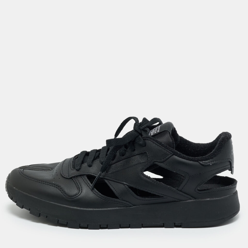 Maison Martin Margiela x Reebok Black Leather Tabi Sneakers Size 43 Maison Martin Margiela x Reebok Black Leather Tabi Sneakers Size 43