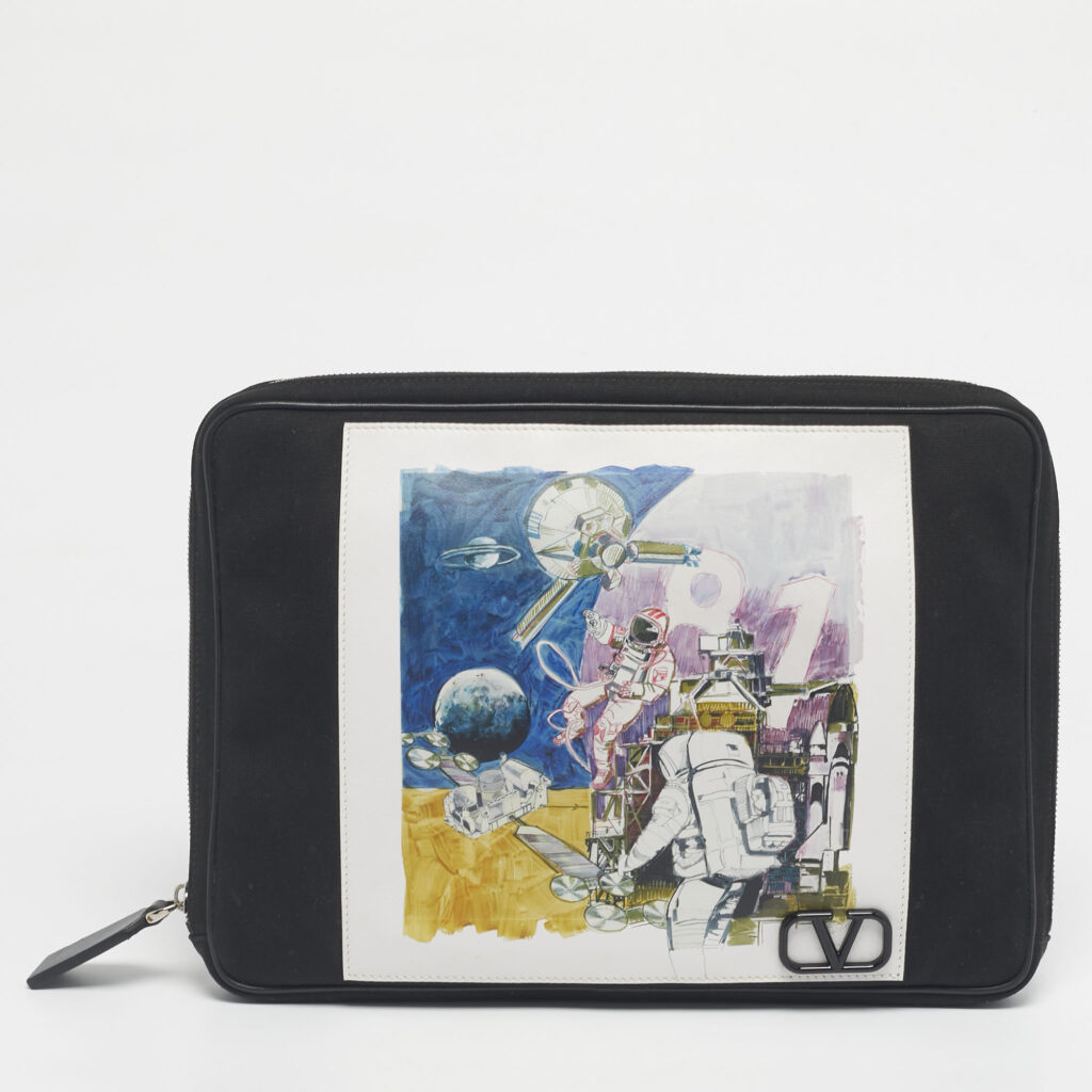 luxury-men-valentino-used-accessories-p1217585-008-1.jpg Valentino Black Nylon Spaceland Laptop Case