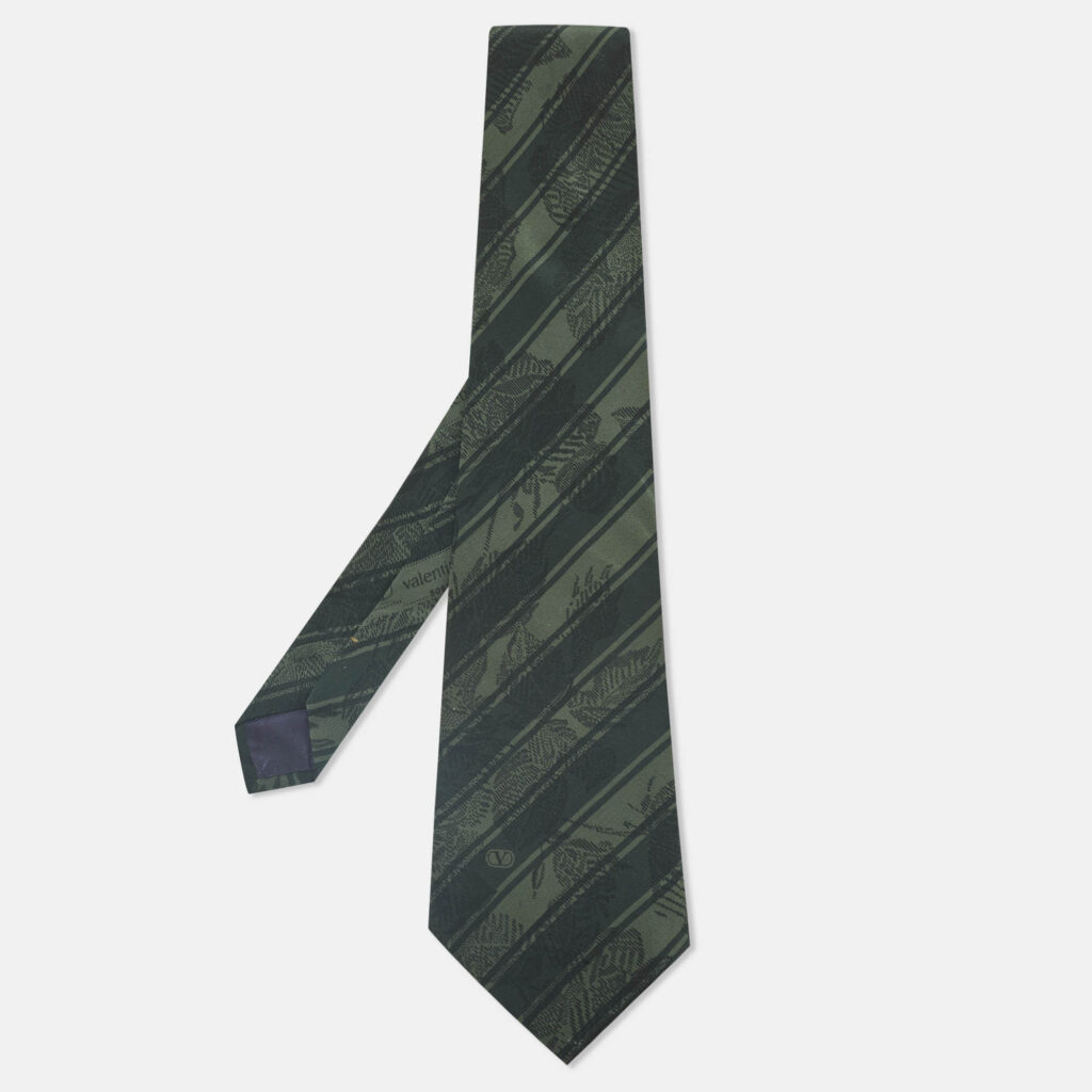 luxury-men-valentino-used-accessories-p1242819-003-1.jpg Valentino Vintage Green Printed Silk Traditional Tie