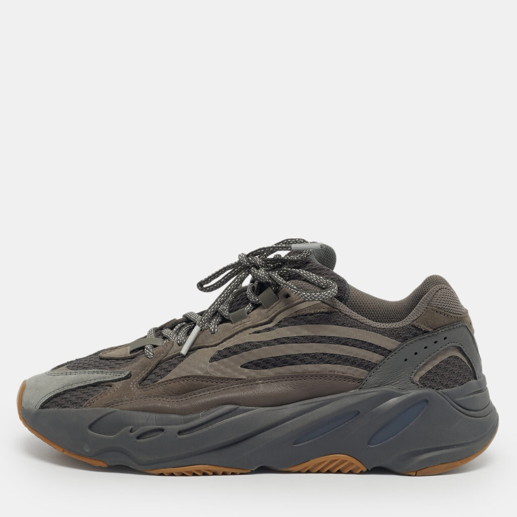 Yeezy x Adidas Grey Nubuck and Leather Boost 700 V2 Geode Sneakers Size 42 2/3 Yeezy x Adidas Grey Nubuck and Leather Boost 700 V2 Geode Sneakers Size 42 2/3