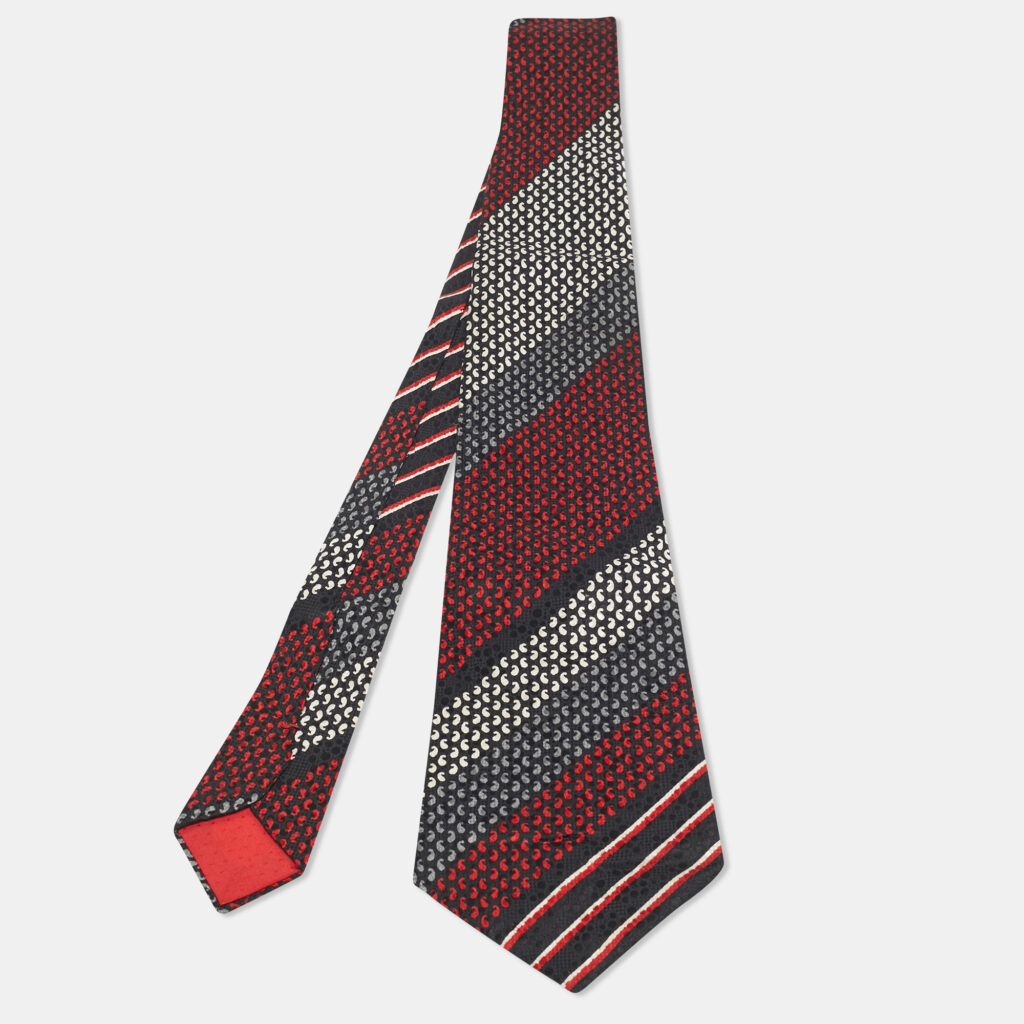 Yves Saint Laurent Vintage Multicolor Paisley Print Silk Kipper Tie Yves Saint Laurent Vintage Multicolor Paisley Print Silk Kipper Tie