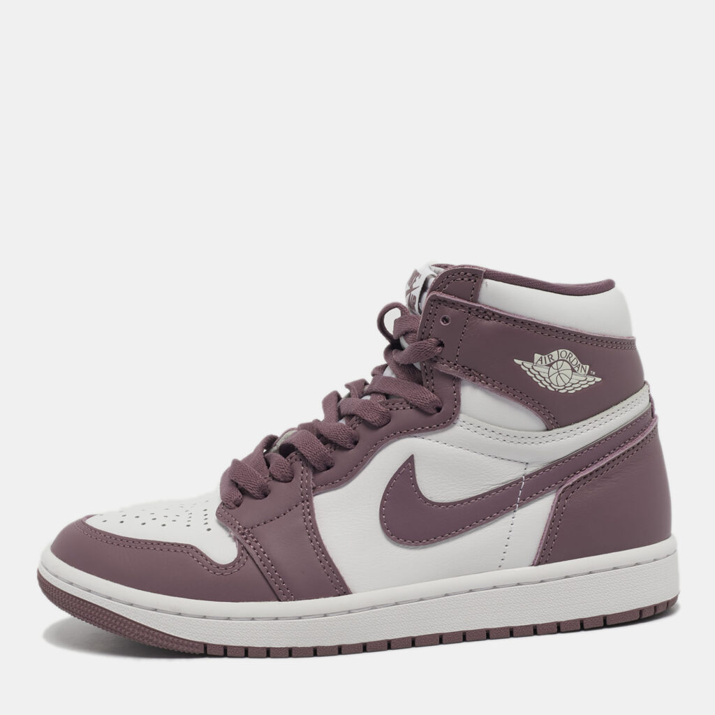 Air Jordans White/Mauve Leather Jordan 1 Retro High OG Sneakers Size 39 Air Jordans White/Mauve Leather Jordan 1 Retro High OG Sneakers Size 39