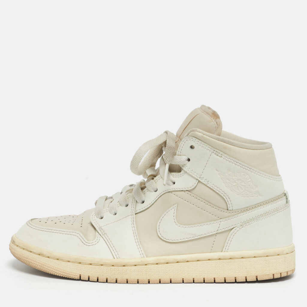 Air Jordans White/Beige Leather Air Jordan 1 High Top Sneakers Size 38 Air Jordans White/Beige Leather Air Jordan 1 High Top Sneakers Size 38