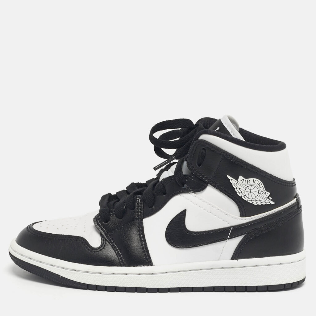 Air Jordans Black/White Leather Air Jordan 1 High Top Sneakers Size 36