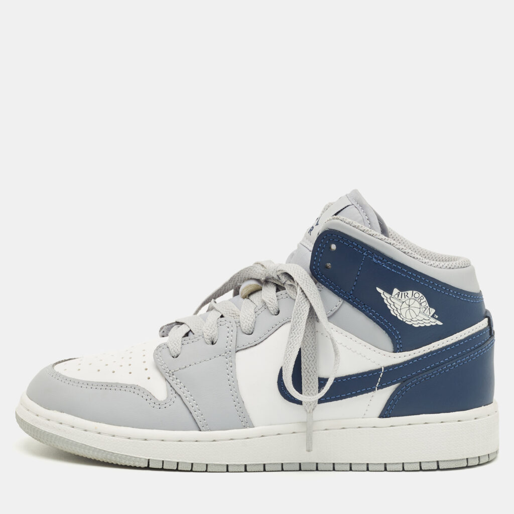 Air Jordan Grey/Navy Blue Leather 1 Mid Wolf Grey Midnight Navy Sneakers Size 38 Air Jordan Grey/Navy Blue Leather 1 Mid Wolf Grey Midnight Navy Sneakers Size 38
