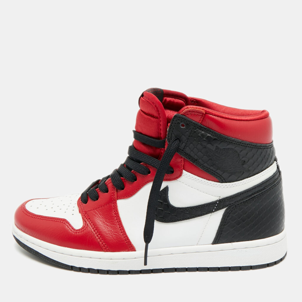 Air Jordans Multicolor Leather Jordan 1 Retro High Chicago Sneakers Size 40.5 Air Jordans Multicolor Leather Jordan 1 Retro High Chicago Sneakers Size 40.5