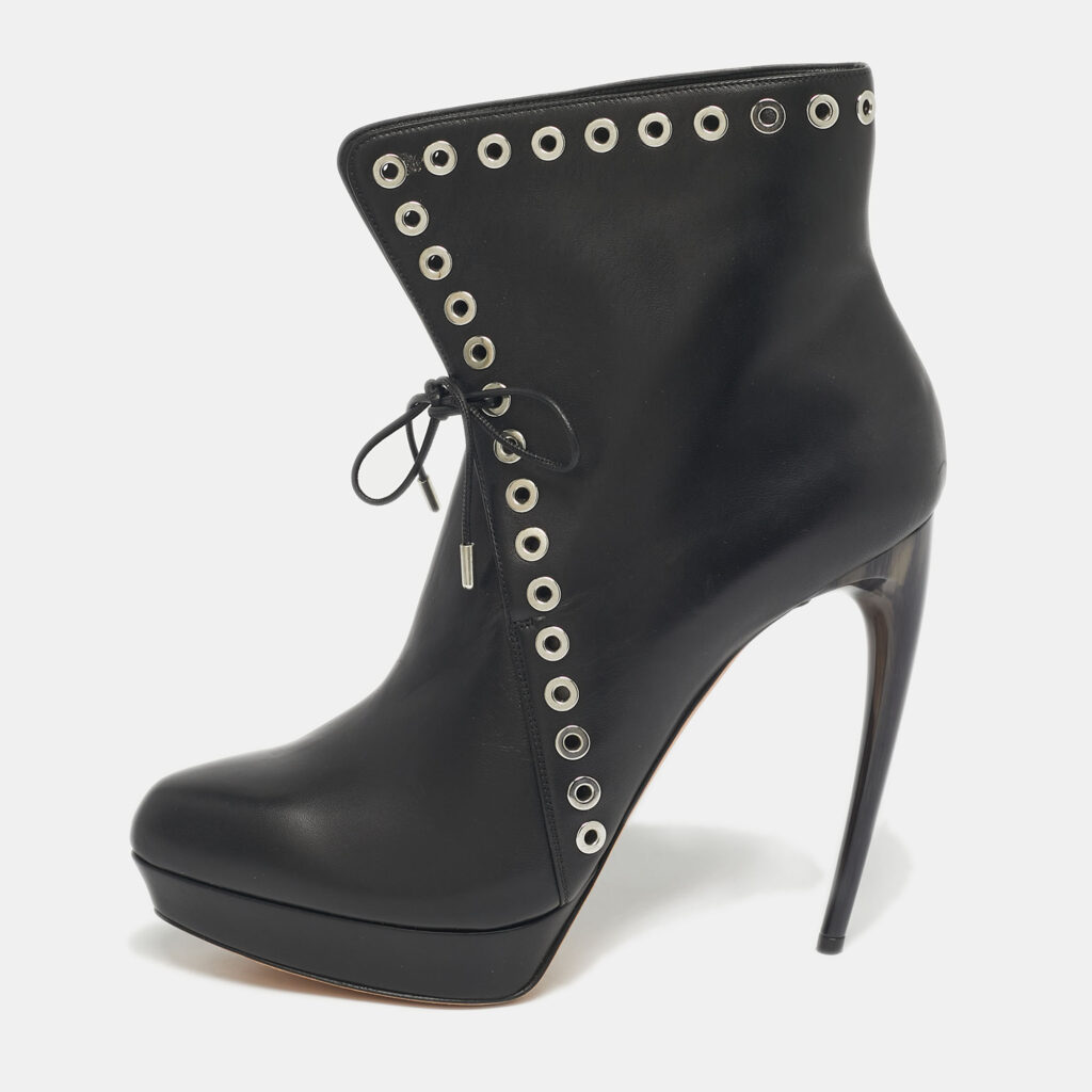 Alexander McQueen Black Leather Eyelet Horn Heel Ankle Length Boots Size 40.5 Alexander McQueen Black Leather Eyelet Horn Heel Ankle Length Boots Size 40.5