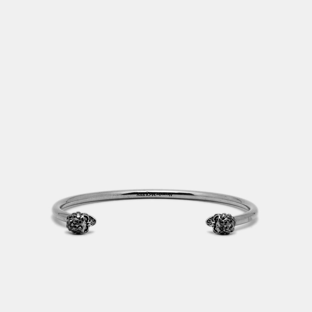 luxury-women-alexander-mcqueen-used-accessories-p1246257-001-1.jpg Alexander McQueen Skull Crystals Silver Tone Bracelet