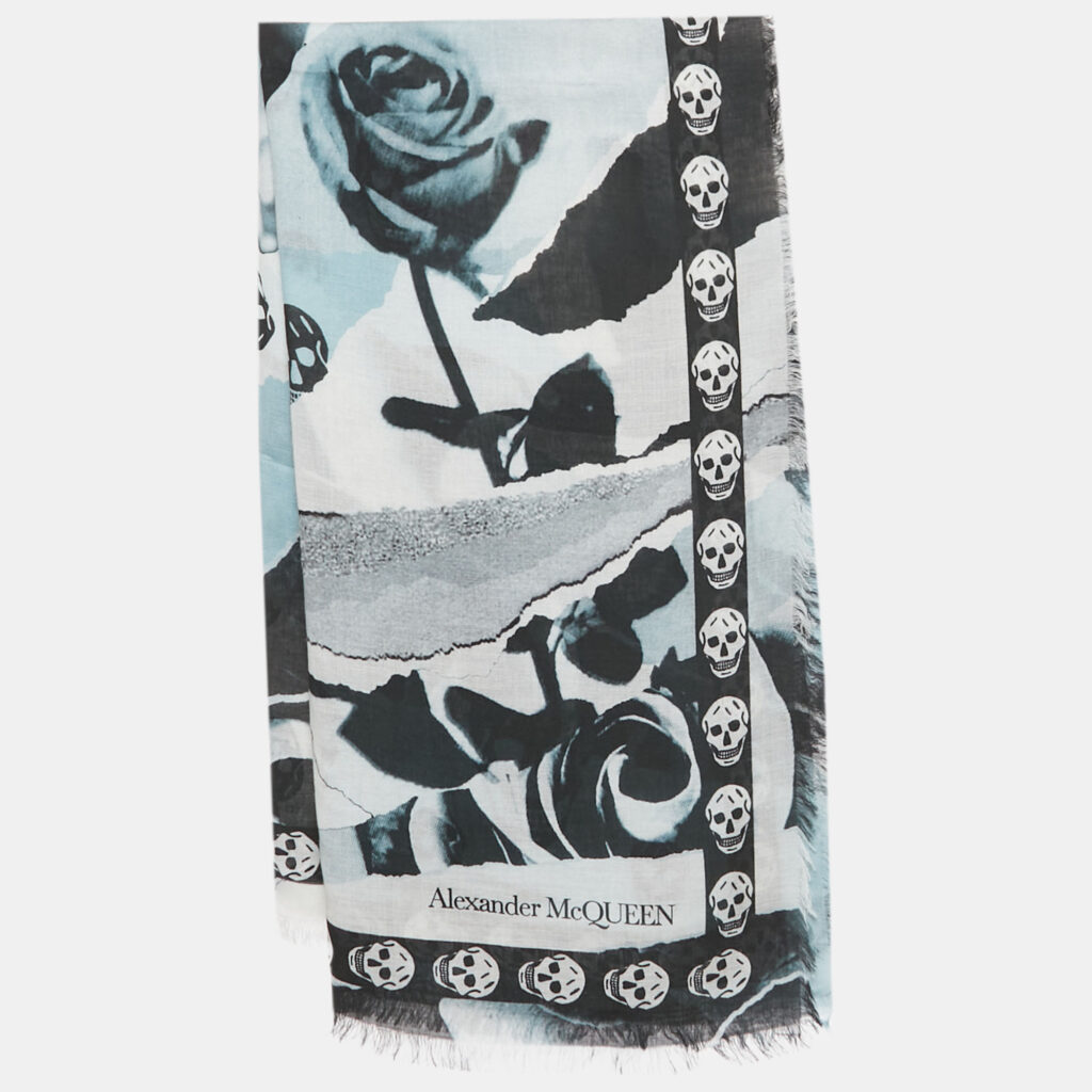 luxury-women-alexander-mcqueen-used-accessories-p1246793-001-1.jpg Alexander McQueen White/Blue Skull Print Silk Blend Scarf