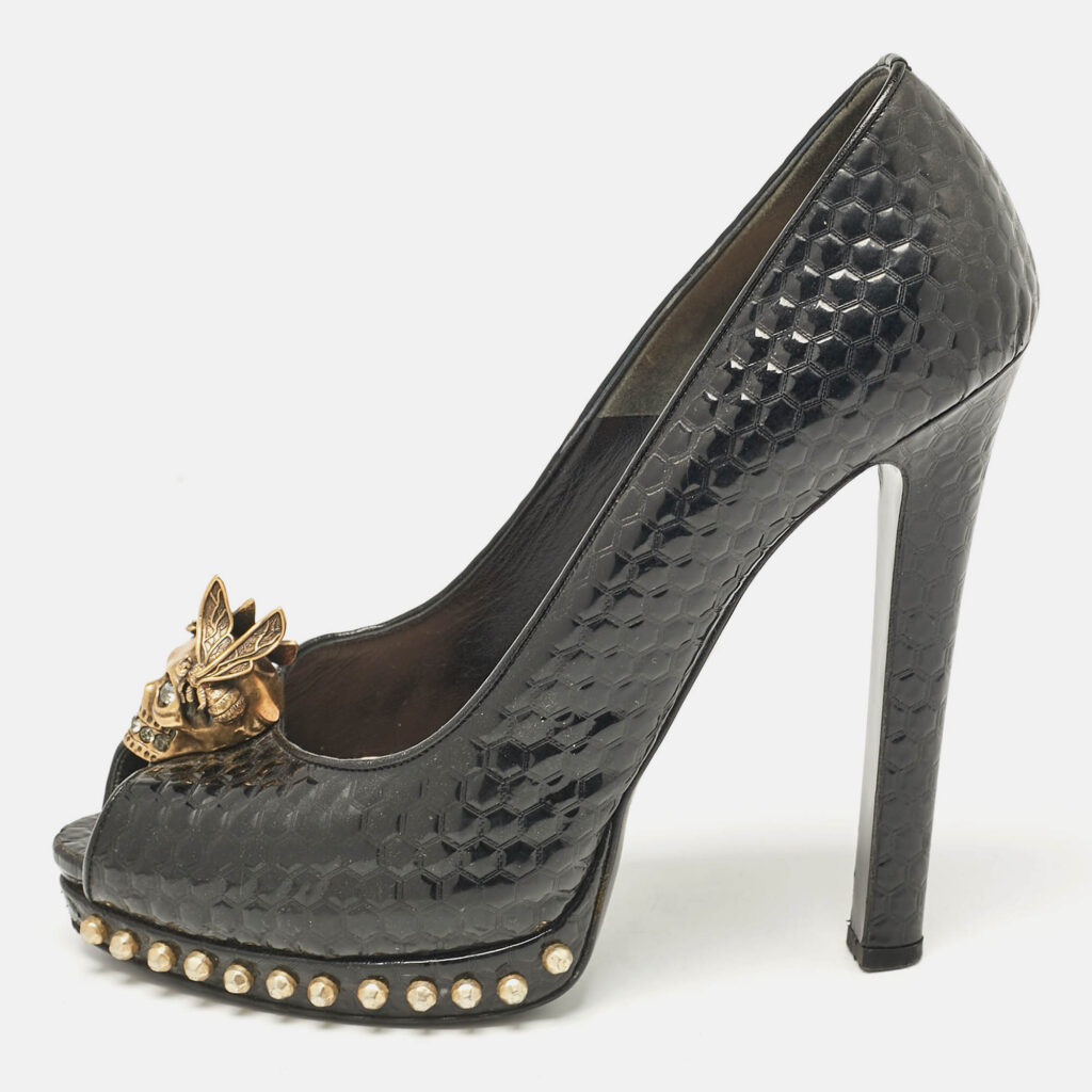 Alexander McQueen Black Patent Leather Skull Embellished Platform Pumps Size 41 Alexander McQueen Black Patent Leather Skull Embellished Platform Pumps Size 41