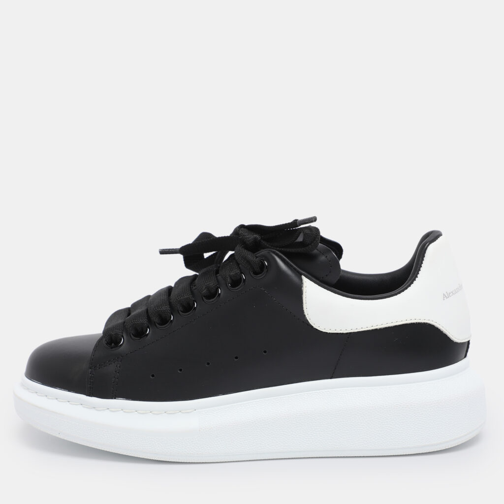 Alexander McQueen Black/White Leather Oversized Low Top Sneakers Size 36 Alexander McQueen Black/White Leather Oversized Low Top Sneakers Size 36
