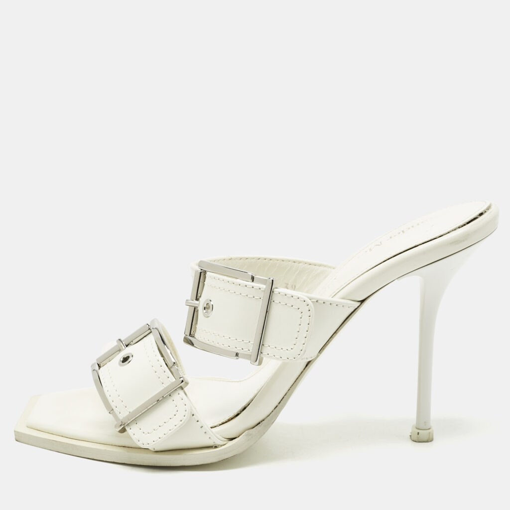 Alexander McQueen White Leather Buckle Detail Slide Sandals Size 39 Alexander McQueen White Leather Buckle Detail Slide Sandals Size 39