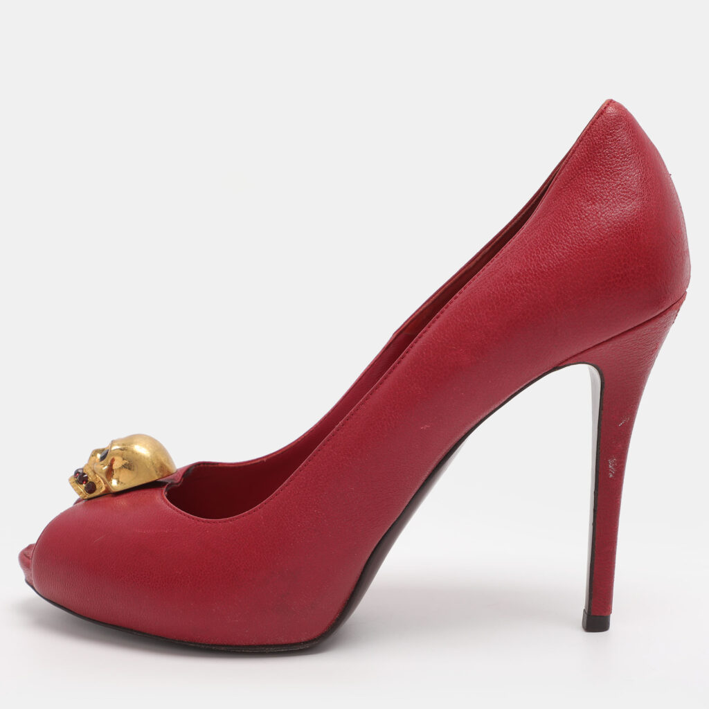 Alexander McQueen Red Leather Crystal Embellished Skull Detail Peep Toe Platform Pumps Size 38.5 Alexander McQueen Red Leather Crystal Embellished Skull Detail Peep Toe Platform Pumps Size 38.5