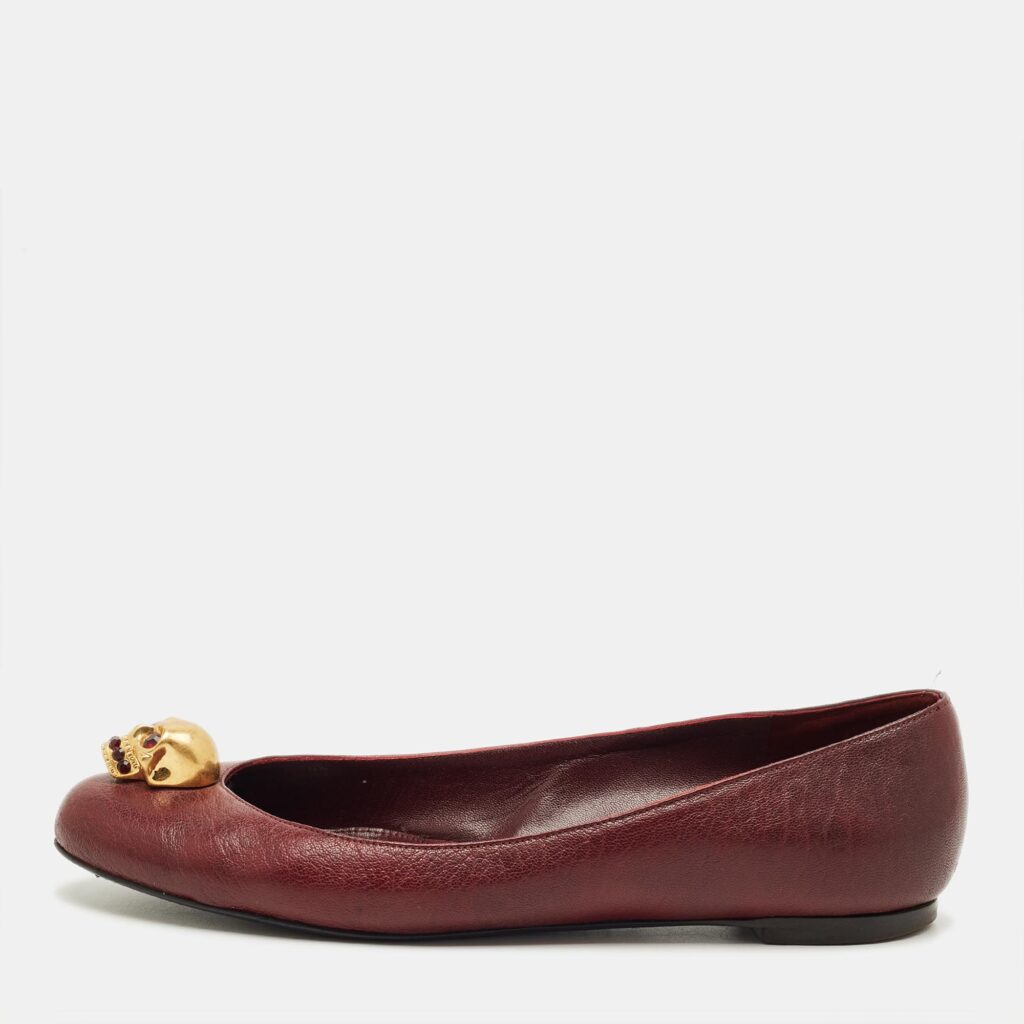 luxury-women-alexander-mcqueen-used-shoes-p1242967-001.jpg Alexander McQueen Burgundy Leather Skull Ballet Flats Size 38.5