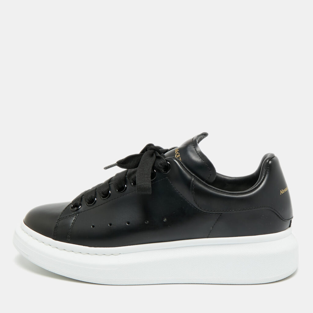 Alexander McQueen Oversized Size 39 Black Leather Low Top Sneakers Alexander McQueen Oversized Size 39 Black Leather Low Top Sneakers