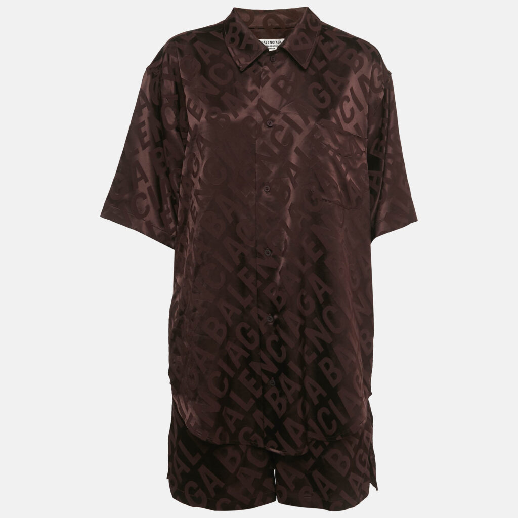 Balenciaga Unisex Burgundy All Over Logo Patterned Satin Shirt & Shorts Set S/M Balenciaga Unisex Burgundy All Over Logo Patterned Satin Shirt & Shorts Set S/M