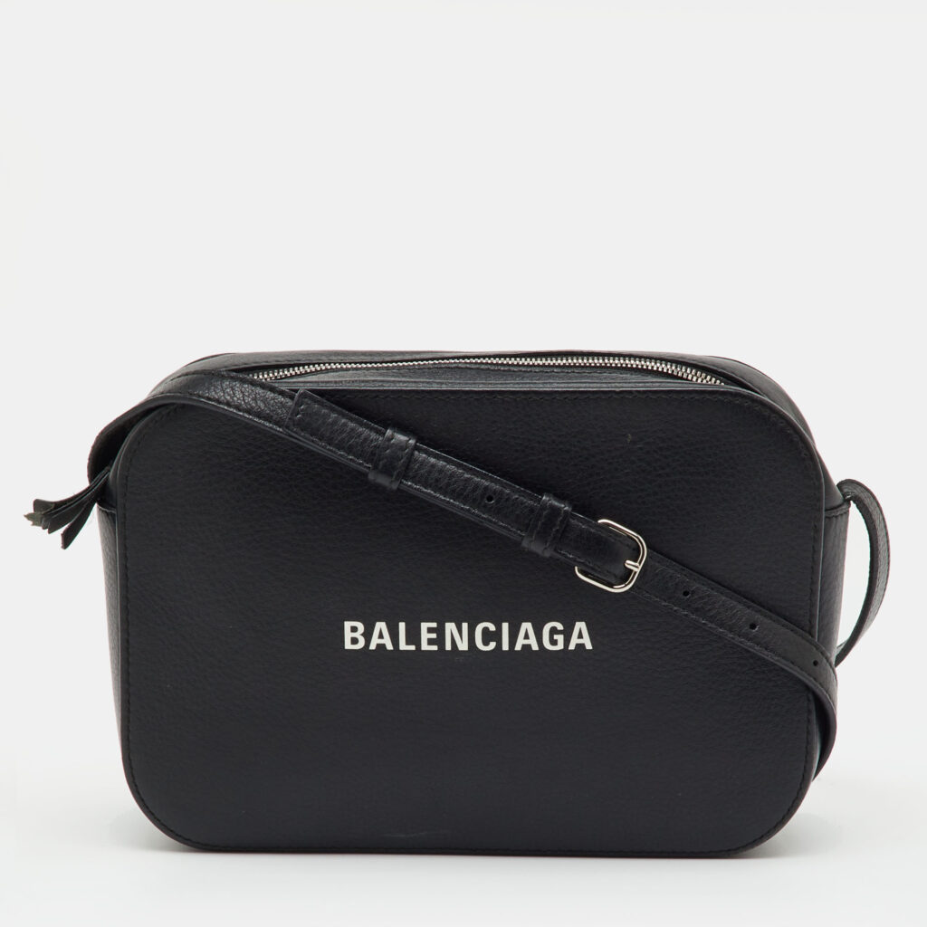 luxury-women-balenciaga-used-handbags-p1237819-014.jpg Balenciaga Black Leather Small Everyday Camera Crossbody Bag