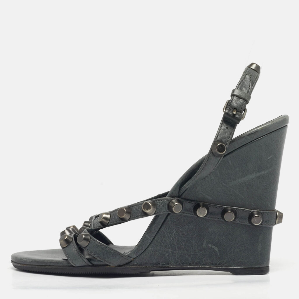 luxury-women-balenciaga-used-shoes-p1219255-010-1.jpg Balenciaga Green Leather Arena Studded Strappy Wedge Sandals Size 39