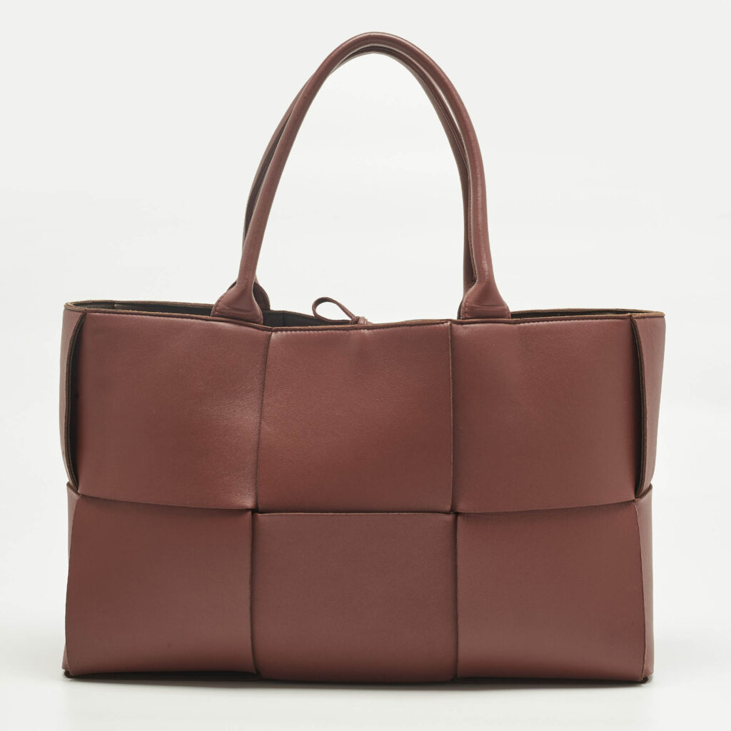 luxury-women-bottega-veneta-used-handbags-p1244954-007-1.jpg Bottega Veneta Dark Brown Intreccio Leather Medium Arco Tote