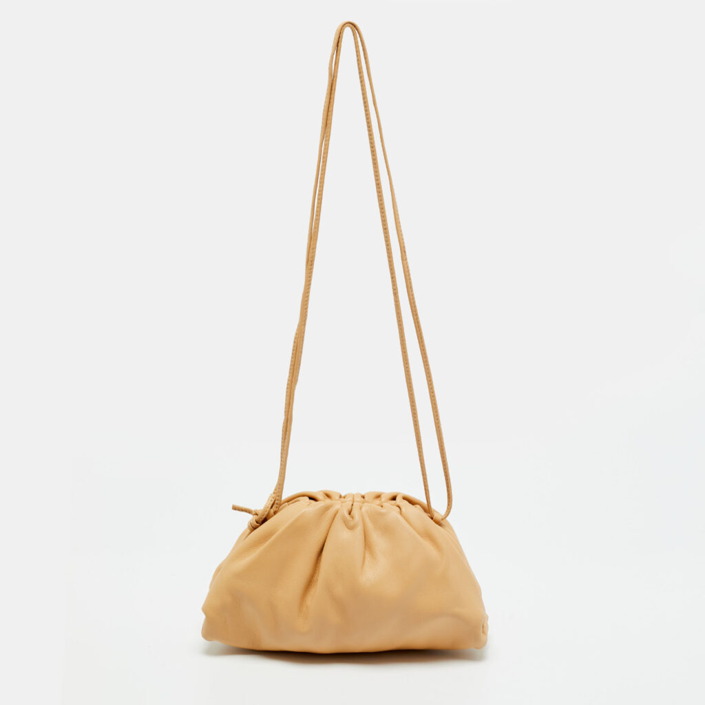 luxury-women-bottega-veneta-used-handbags-p1245671-006-1.jpg Bottega Veneta Beige Leather The Mini Pouch Bag