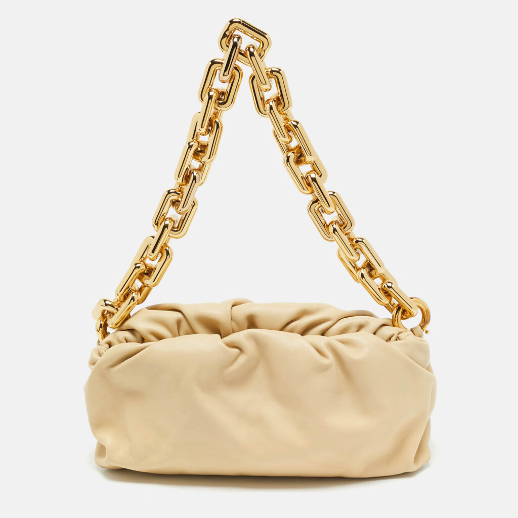 luxury-women-bottega-veneta-used-handbags-p1249654-012.jpg Bottega Veneta The Chain Pouch Beige Leather Bag