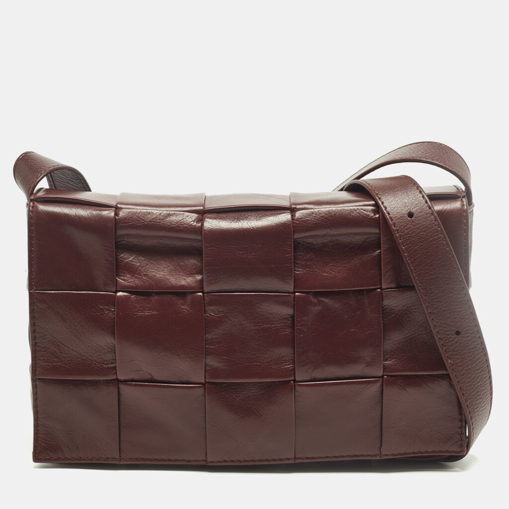 luxury-women-bottega-veneta-used-handbags-p1250774-007-1.jpg Bottega Veneta Cassette Burgundy Intrecciato Leather Shoulder Bag