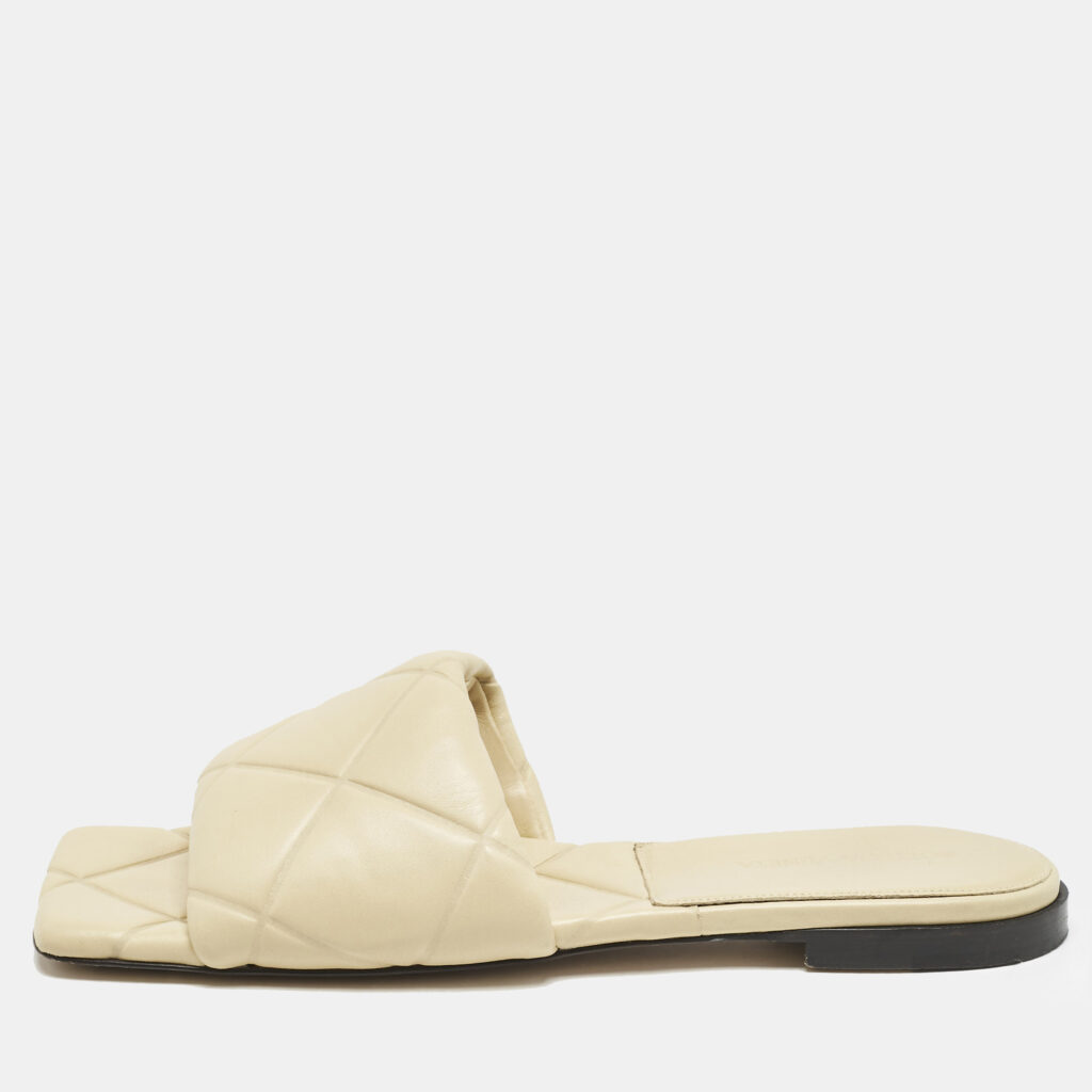 Bottega Veneta Beige Quilted Leather Lido Flat Slides Size 40 Bottega Veneta Beige Quilted Leather Lido Flat Slides Size 40