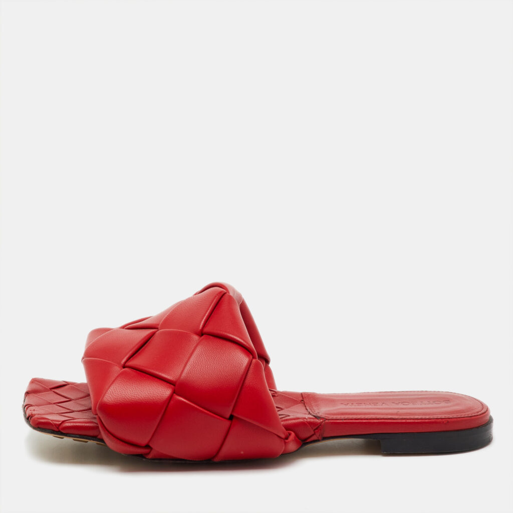 Bottega Veneta Red Intrecciato Leather Lido Flat Slide Sandals Size 35.5 Bottega Veneta Red Intrecciato Leather Lido Flat Slide Sandals Size 35.5