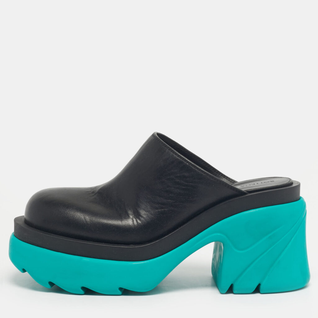 Bottega Veneta Black Leather Flash Mules Size 35 Bottega Veneta Black Leather Flash Mules Size 35