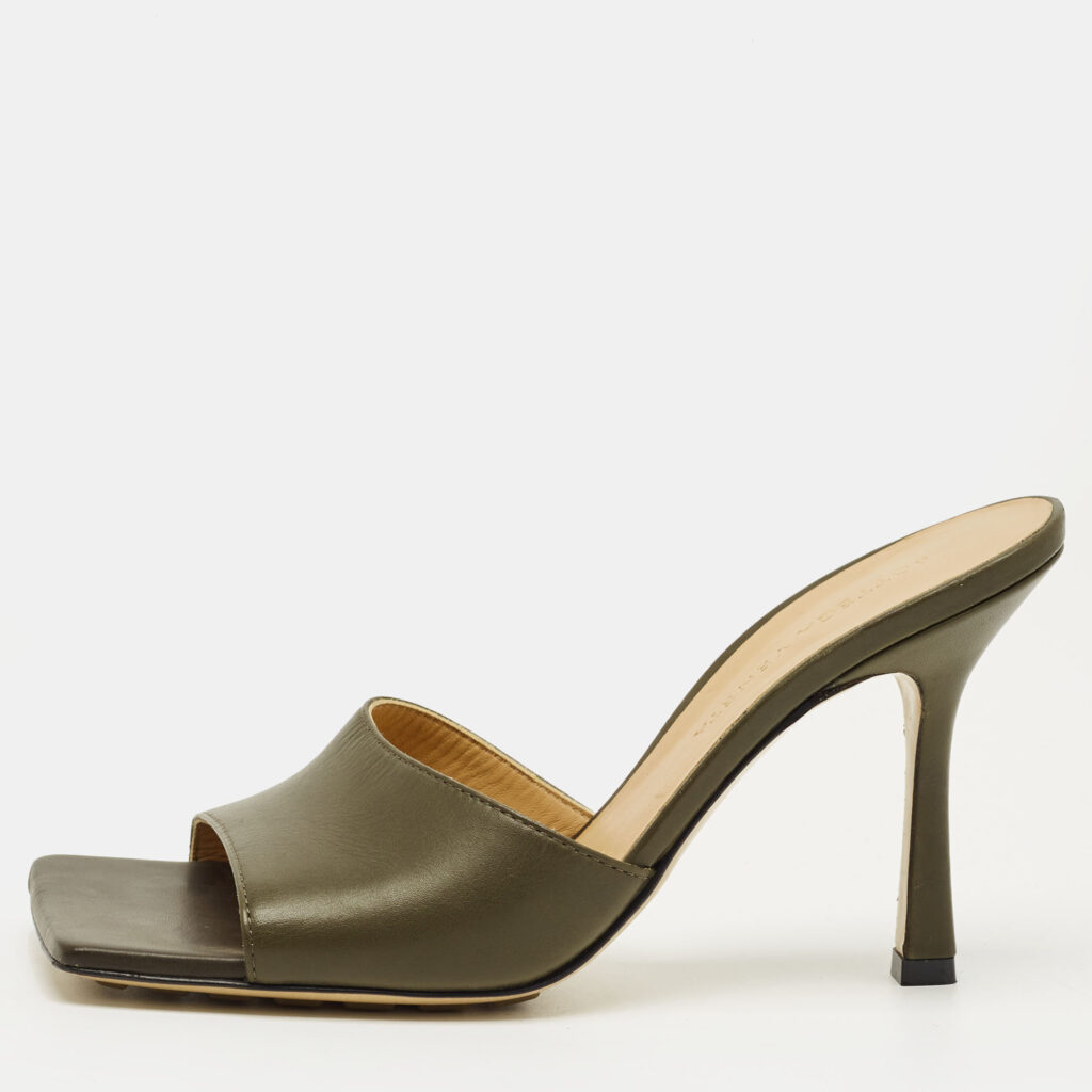 luxury-women-bottega-veneta-used-shoes-p1244834-010.jpg Bottega Veneta Olive Green Leather Lido Slide Sandals Size 36.5