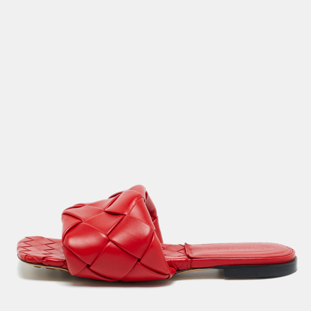 Bottega Veneta Lido Size 38 Red Intrecciato Leather Flat Slide Bottega Veneta Lido Size 38 Red Intrecciato Leather Flat Slide